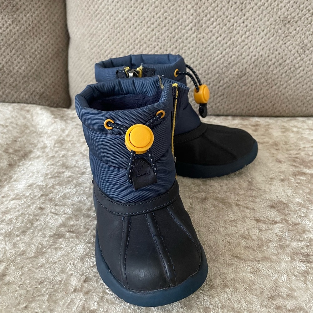 Baby winter boots size 7 uggs